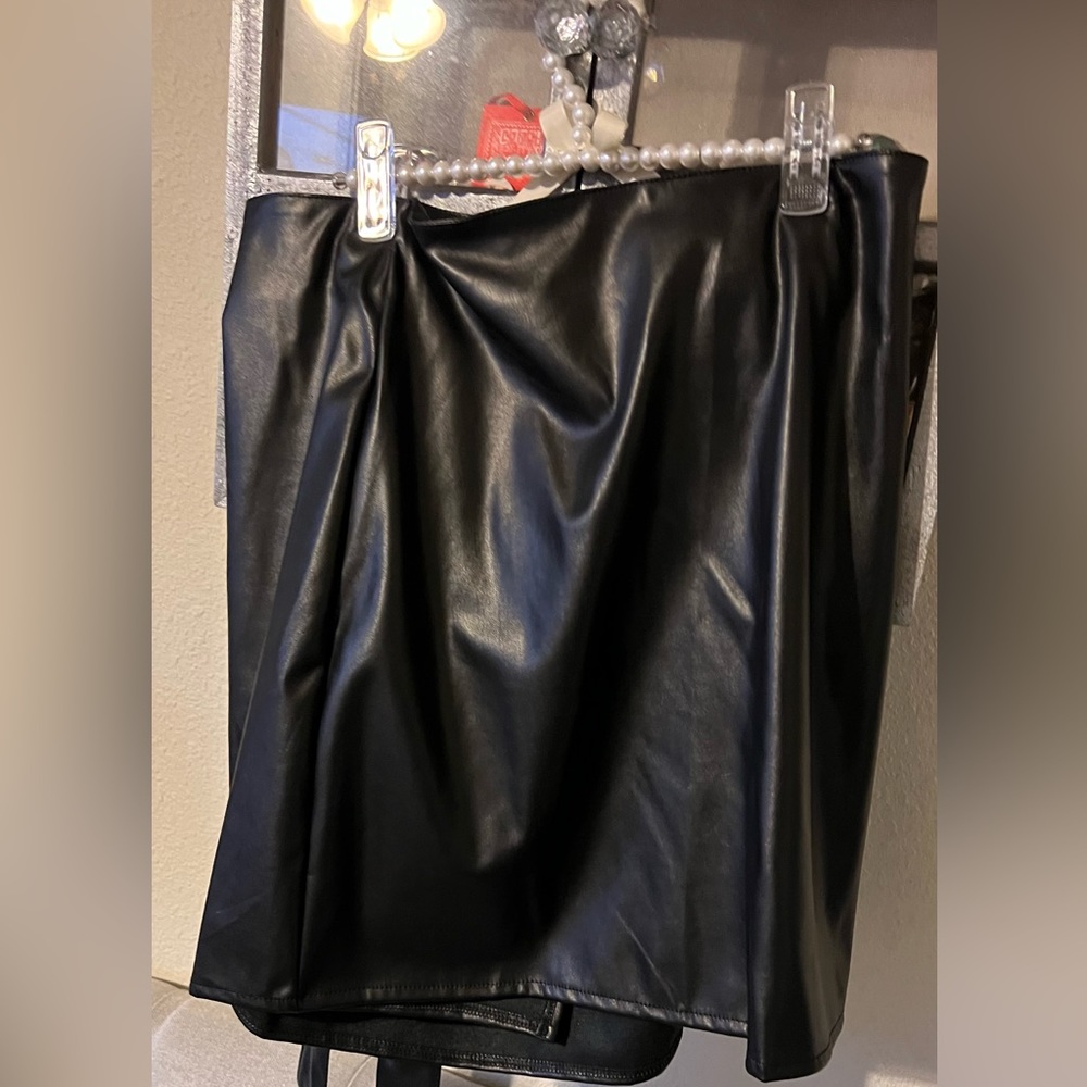 Faux Leather Skirt Women; Size: Large; Color: Black